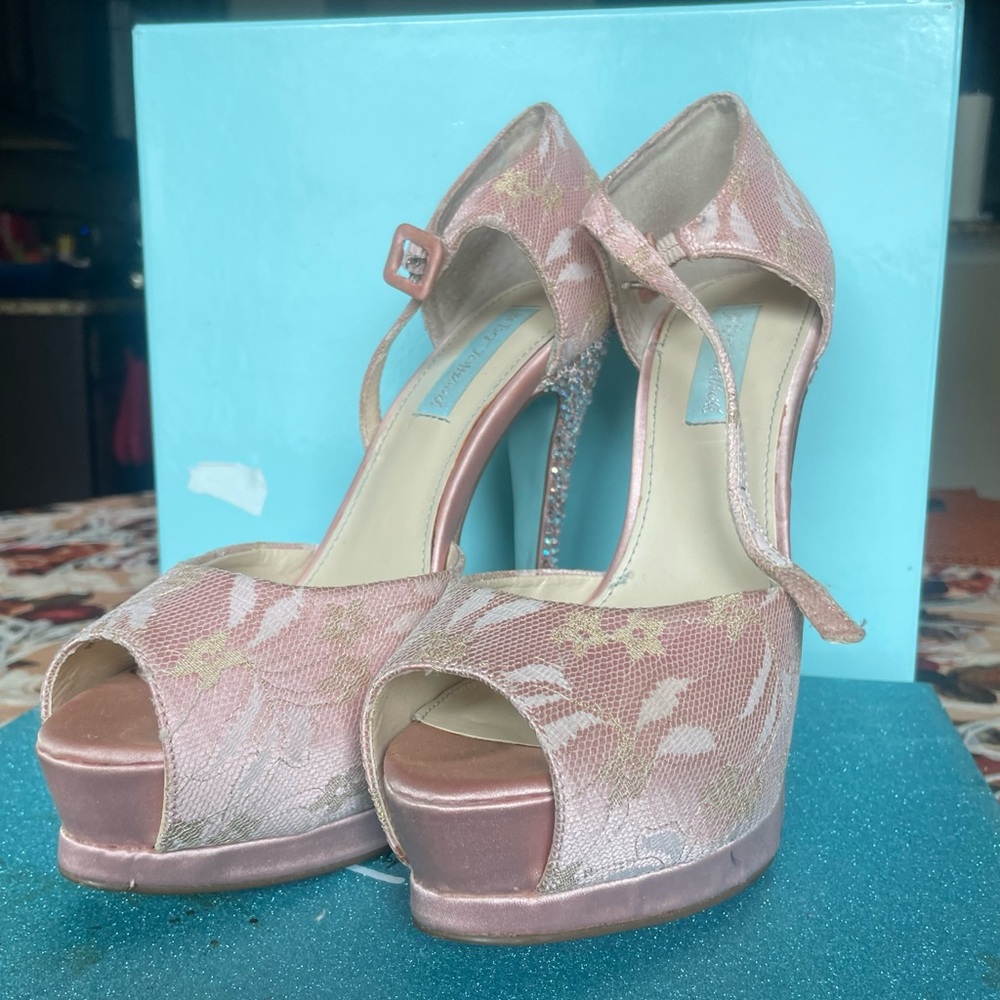 Blue Betsy Johnson Pink lace women shoe with glitters on heels